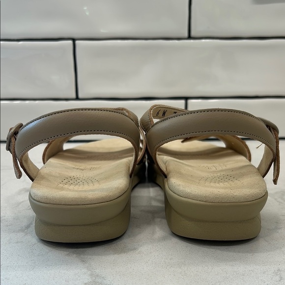 SAS Duo Natural Tan Sandals with Cushioned Footbed and Adjustable Straps 6W - Picture 7 of 16